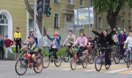 В Северодвинске устроили масштабный велопробег в честь Дня России