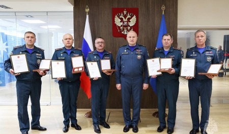 Сотрудникам МЧС России вручены погоны высших офицерских званий