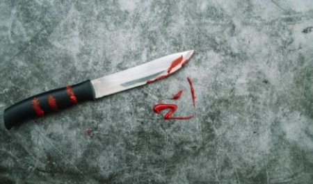 В Поморье пьяный сын несколько раз ударил ножом отца и отрезал ему палец 