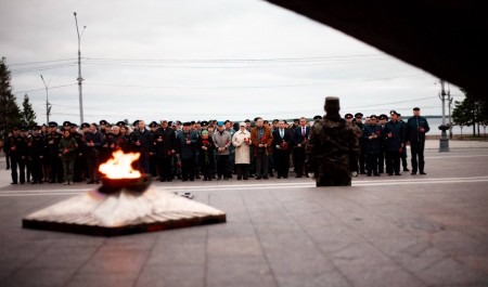 За мирное небо: архангелогородцы зажгли свечи памяти в годовщину начала Великой Отечественной войны 