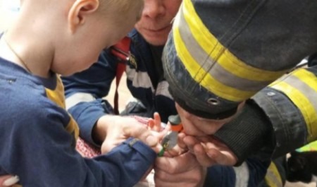 Пластиковая игрушка привела к вызову спасателей в Архангельске