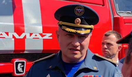 Глава МЧС России Александр Куренков вручил пожарным Орска ключи от новой техники