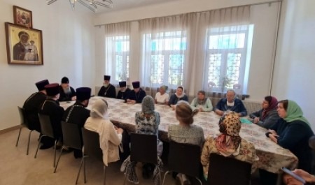Митрополит Корнилий провел встречу с педагогами и родителями Епархиальной воскресной школы 