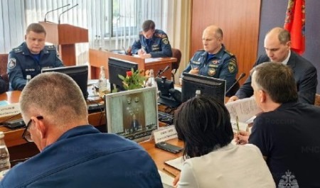 Александр Куренков в Орске провел выездное заседание Правкомиссии по ликвидации последствий паводка