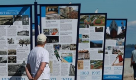 История на берегу: на архангельской набережной развернулась выставка с «парусами» 