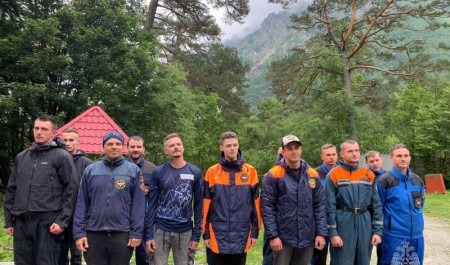 Всероссийские сборы спасателей МЧС России по альпинизму стартовали в горах Северного Кавказа
