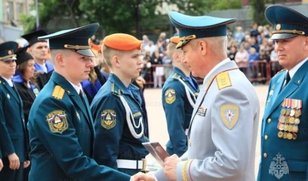 В Екатеринбурге состоялся 88-й выпуск молодых специалистов Уральского института ГПС МЧС России