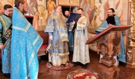 Митрополит Корнилий совершил Литургию в праздник Боголюбской иконы Божией Матери
