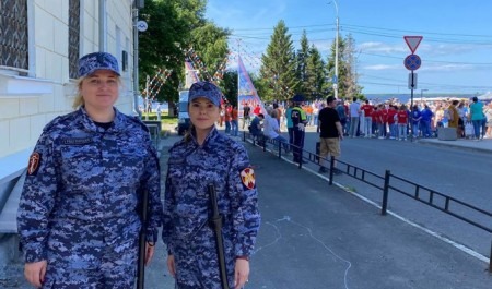 Сотрудники и военнослужащие региональной Росгвардии обеспечили охрану общественного порядка в день города Архангельска