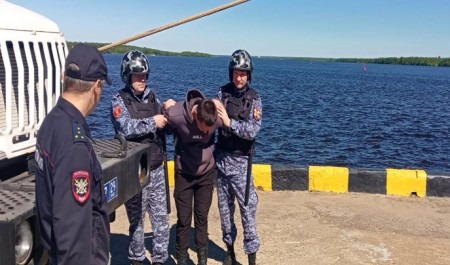 Подразделения Росгвардии провели учебную тренировку по защите объектов Архангельского морского торгового порта