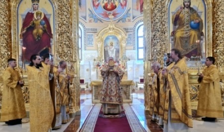Митрополит Корнилий 7 июля совершил Литургию в Михаило-Архангельском кафедральном соборе 