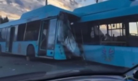 В Архангельске столкнулись два пассажирских автобуса