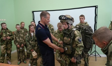 Школьники из Онеги посетили Управление Росгвардии по Архангельской области