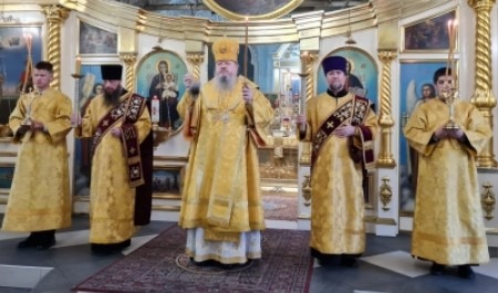 Митрополит Корнилий совершил вечерню с акафистом святителю Николаю в Ильинском соборе
