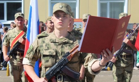 Призывники из Архангельской области приняли военную присягу в Сыктывкаре