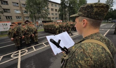 В военно-учебном центре САФУ присягу приняли 100 выпускников