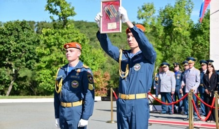 В Дальневосточной пожарно-спасательной академии МЧС России курсанты первого курса приняли присягу