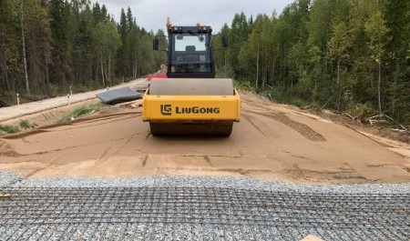 В Холмогорском округе продолжается ремонт моста через Угзеньгу