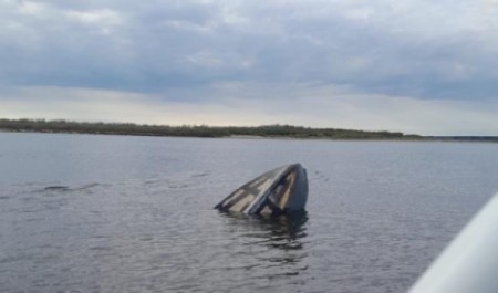 В Поморье пьяные друзья-рыбаки перевернулись на лодке: один из них утонул