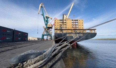 Четвертое судно в 2024 году готовится к отправке из Архангельского морского порта в Китай