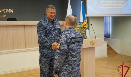 В Архангельске начальник областной Росгвардии поздравил личный состав с 8-летием со дня образования территориального управления