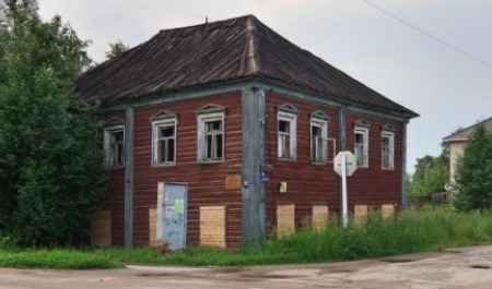 Чиновников Каргополья обязали спасти разрушающийся исторический памятник XIX века