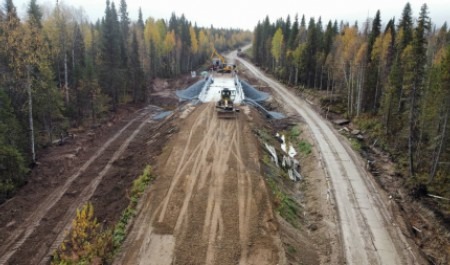 В Холмогорском округе продолжается ремонт моста через Угзеньгу 