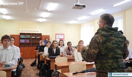 С этого года в школах дети изучают новый предмет — основы безопасности и защиты Родины