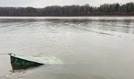 Два жителя Коряжмы плыли на лодке да не выплыли