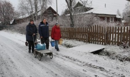 Под Архангельском люди пьют дождевую воду