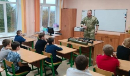 В Архангельске стартовали уникальные уроки военной подготовки для школьников