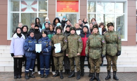 Студенты Технологического колледжа императора Петра I «На страже мира и добра»