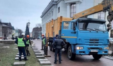 На архангельской Чумбаровке начали устанавливать новогодние ярмарочные домики