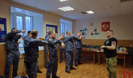 В Мирном с сотрудниками вневедомственной охраны Росгвардии проведены занятия по тактической медицине