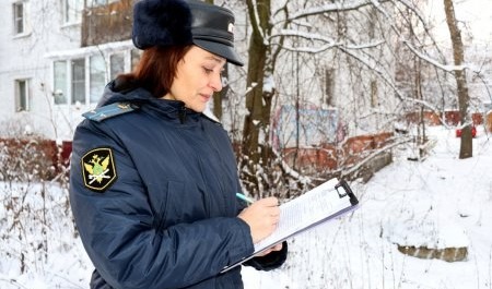 Приставы приглашают жителей Поморья войти в Новый год без старых долгов