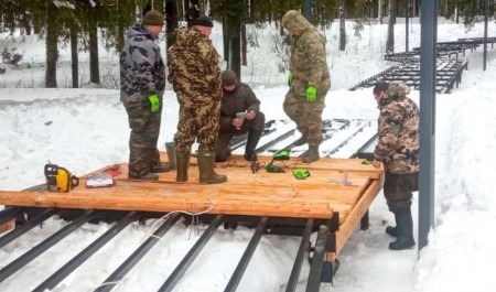 В Няндоме ведется благоустройство городского парка «Стрелка»