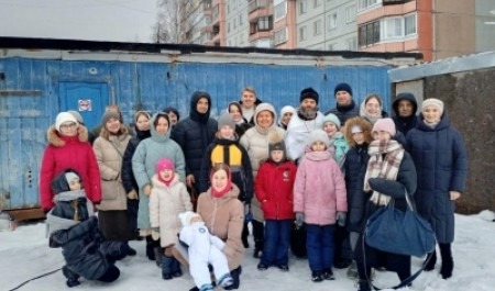 В Архангельске совершили молебен на месте строительства храма напротив ТЦ «Макси»