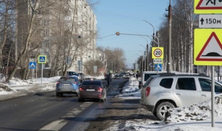 Водителям напоминают правила проезда пешеходных переходов