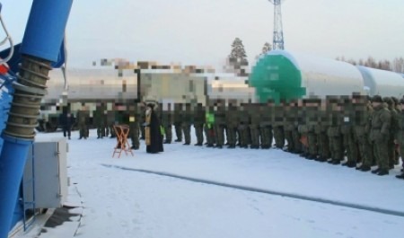 Воины помолились перед запуском ракеты на космодроме Плесецк