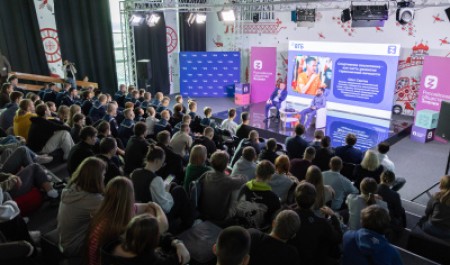 Поражения сделали меня сильнее: боксер Олег Саитов встретился со студентами САФУ