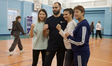Олимпийский чемпион по боксу провел зарядку для студентов САФУ