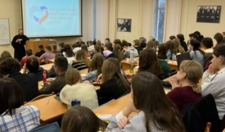 Что дает духовная практика в XXI веке? Священник Михаил Юров продолжает онлайн и офлайн-встречи со студентами вузов 