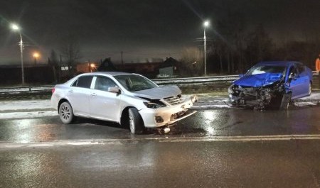 Причиной ДТП в Архангельске стали гололед и летняя резина