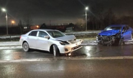 Водитель на летней резине устроил «встречное» ДТП на окраине Архангельска