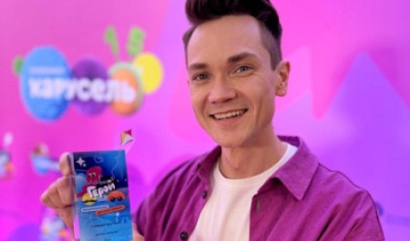 Аспирант САФУ Антон Зорькин стал «Лучшим детским ведущим» на национальной премии «Главные герои»! 