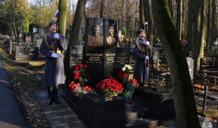 В МЧС России почтили память легендарного генерал-лейтенанта Дмитрия Михайлика