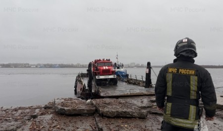 Огнеборцы МЧС России потушили пожар на острове Хабарка