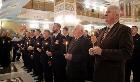 В Архангельске почтили память героически погибших полицейских В Архангельске почтили память героически погибших полицейских