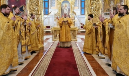 Митрополит Корнилий 9 ноября совершил Божественную литургию в Архангельске Митрополит Корнилий 9 ноября совершил Божественную литургию в Архангельске