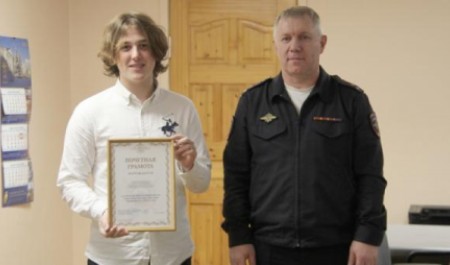 В Архангельске наградили студентов, обезвредивших напавшего с ножом на педагогов